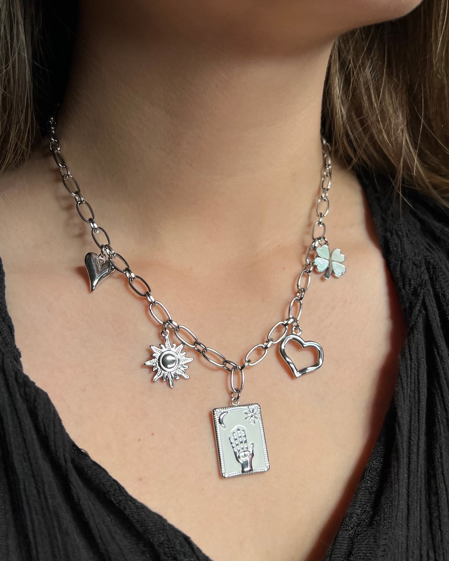 Hands Up charm necklace - Silver